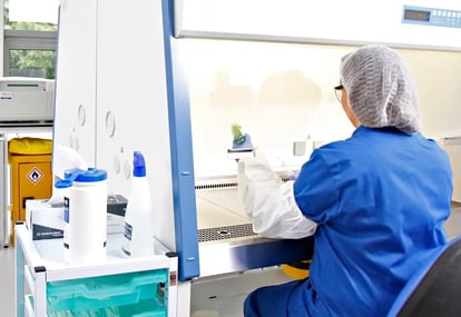 REPROCELL Sara in stem cell clinical lab_crop-2